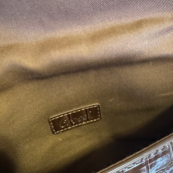 Vintage! Stunning CROSSI Brown Croc-Embossed Handbag with Gold Chain Accent - Picture 3 of 4